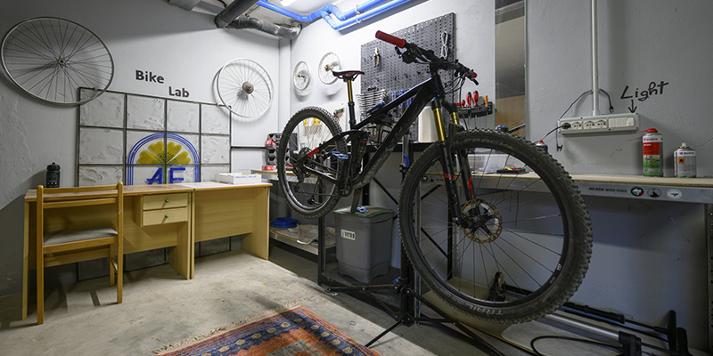 OUR SERVICES - Bike and maintenance