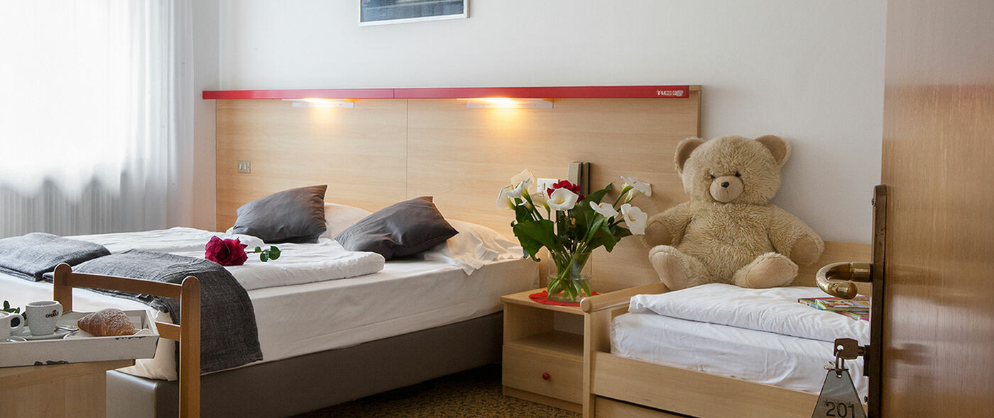Family - Komfort für Erwachsene und Kinder: das Family Zimmer ist die perfekte Unterkunft für einen gemeinsamen Urlaub mit Ihren Lieben in Torbole am Gardasee.